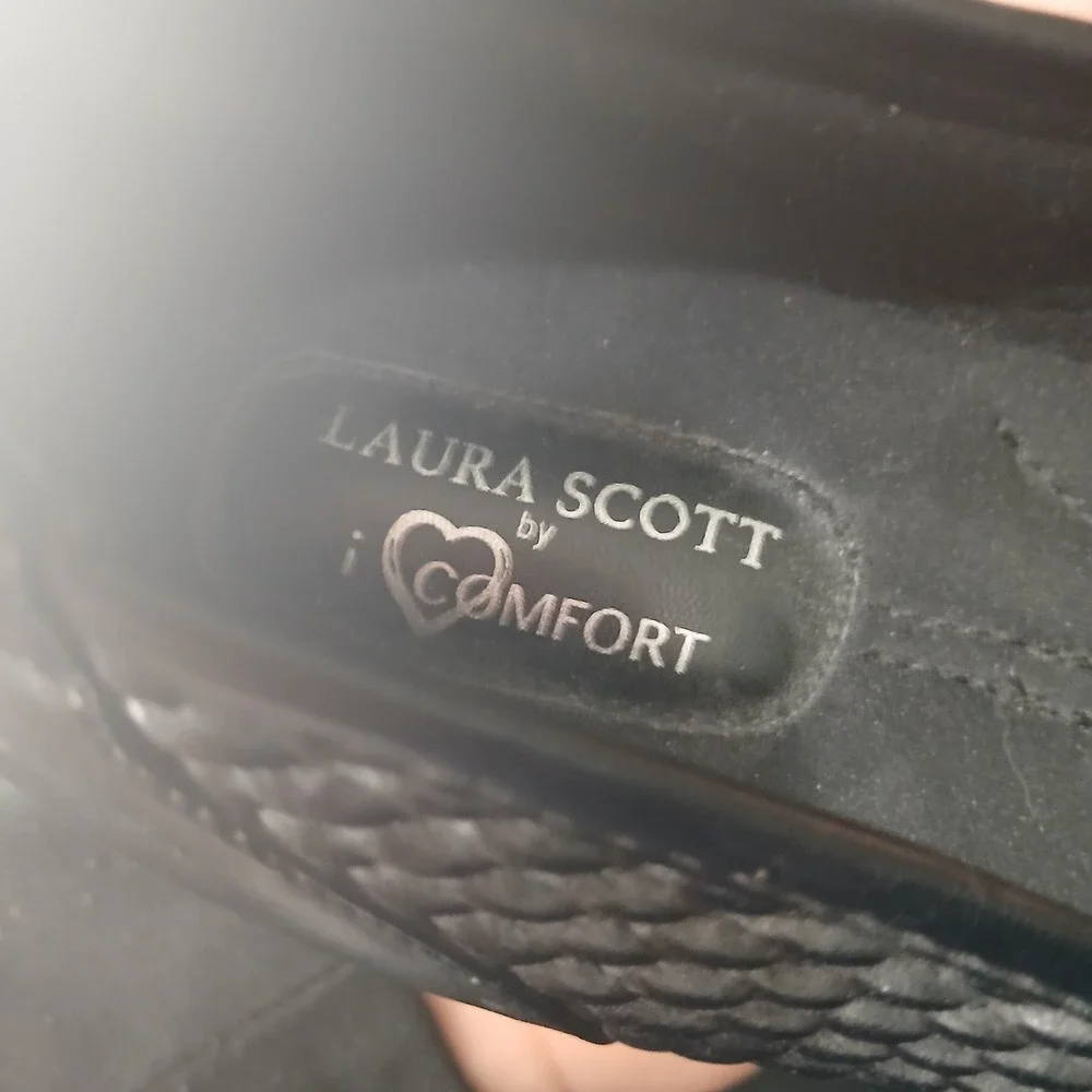 Laura Scott laura scott